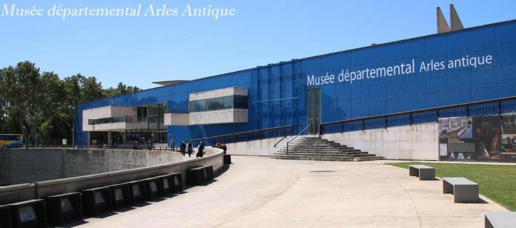 Nuit A La Roquette, Arles Apartment ภายนอก รูปภาพ