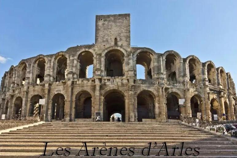 Nuit A La Roquette, Arles Apartment ภายนอก รูปภาพ